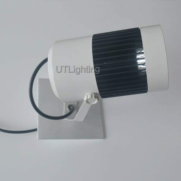 LED spot light with mounting board